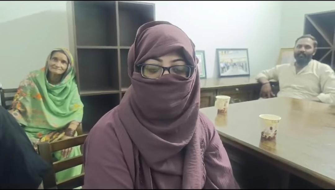 بھارتی ریاست مدھ پریدیش کی لڑکی محبت پانے کے لئے سرحد پارکرکے پاکستان پہنچ گئی