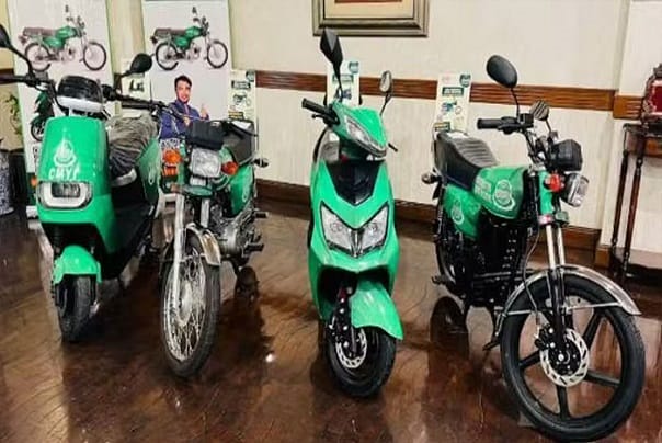 طالبات کیلئے بڑی آفر،ہر طالبہ کو الیکٹرک بائیک دینے کا اعلا ن