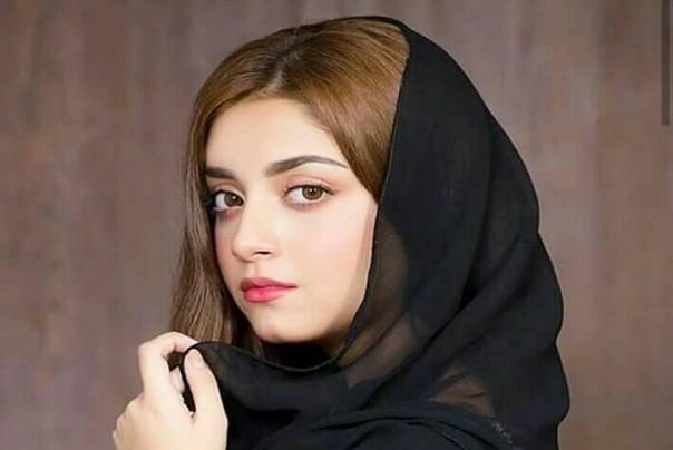 اداکارہ علیزے شاہ کی بولڈ ویڈیو نے انٹرنیٹ پر تہلکہ مچا دیا۔