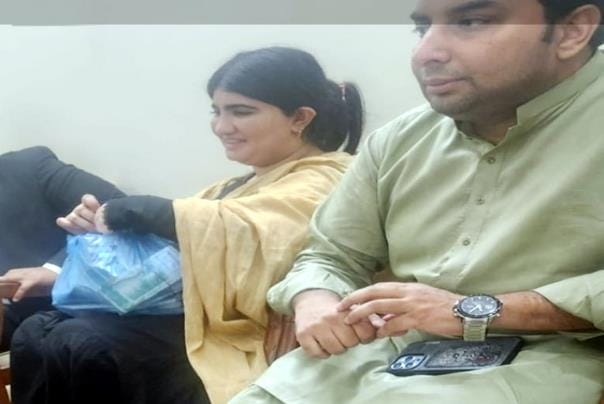 شہبازقمرزیادتی کیس: کاریگرعورت 30لاکھ لیکرراضی،ملتان میں عظمیٰ شہزادی کےبعدزلیخاکی انٹری