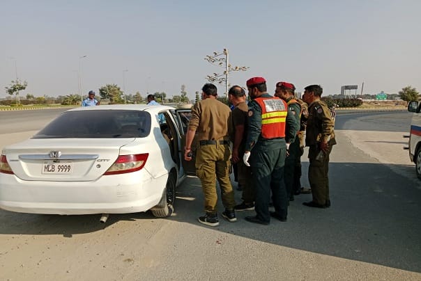 ملتان مٰیں طارق نعیم کے بیٹے نے دو بچوں اور بیوی کو گولی مارکر خودکشی کرلی